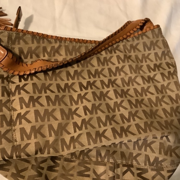 Micheal Kors bag - Picture 2 of 5